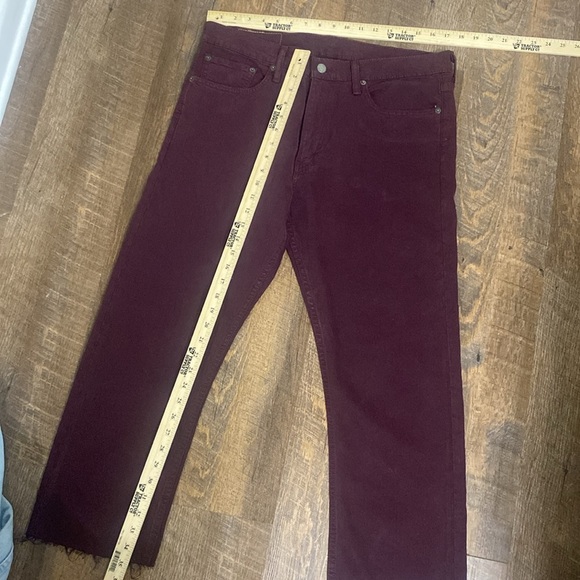 Vintage maroon Levi’s 513 Relaxed fit flared leg raw hem - Picture 7 of 9